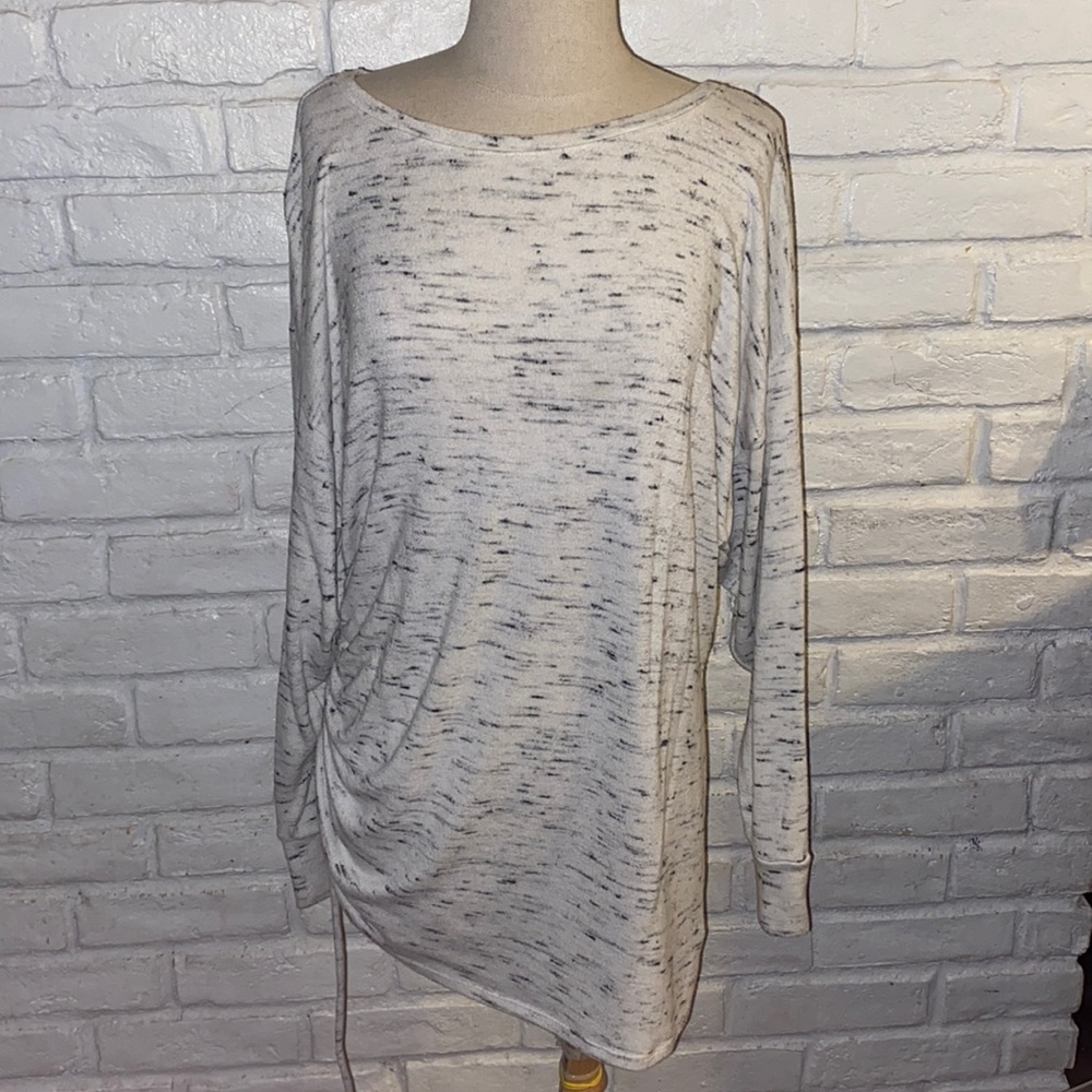 Express Women Over sized sweater white and black size M